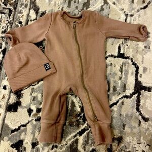 Little Bipsy NB Ribbed Onesie w/ hat